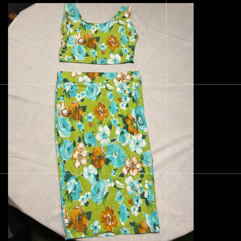 Two piece skirt set